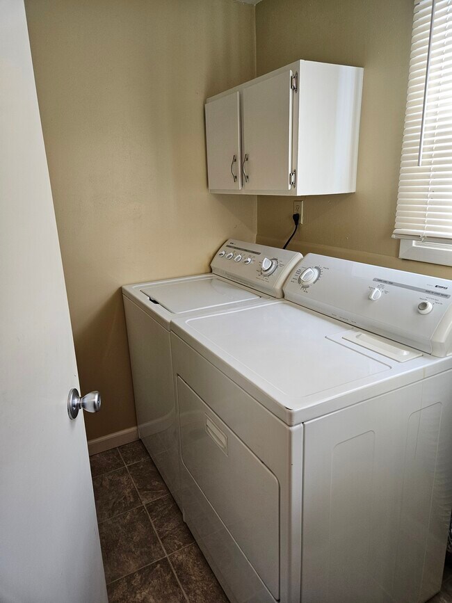 Building Photo - 120 Periwinkle Way