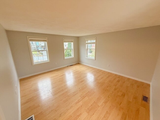 Building Photo - 14 Eastern Ave