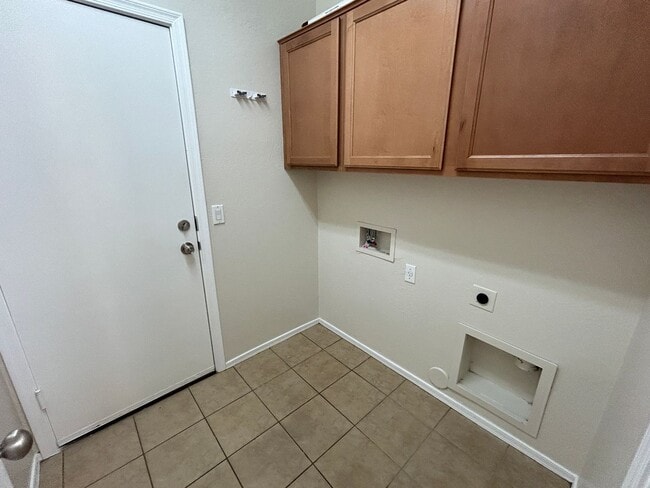 Building Photo - 10042 W Illini St