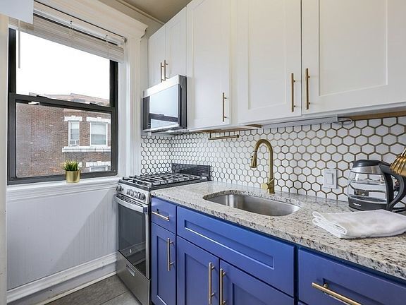 Building Photo - 51 Park Dr