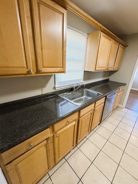 Building Photo - 1331 Colonial Rd