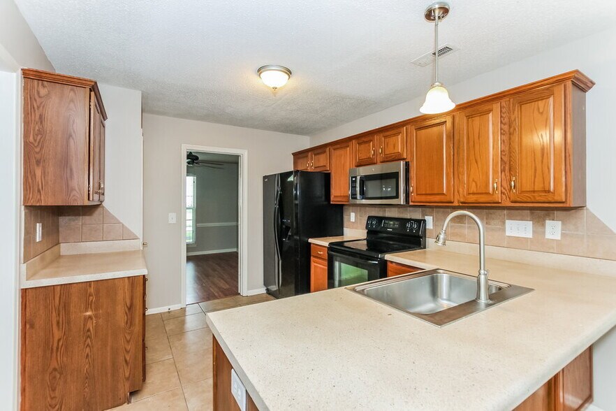 Building Photo - 2914 Canary Ct