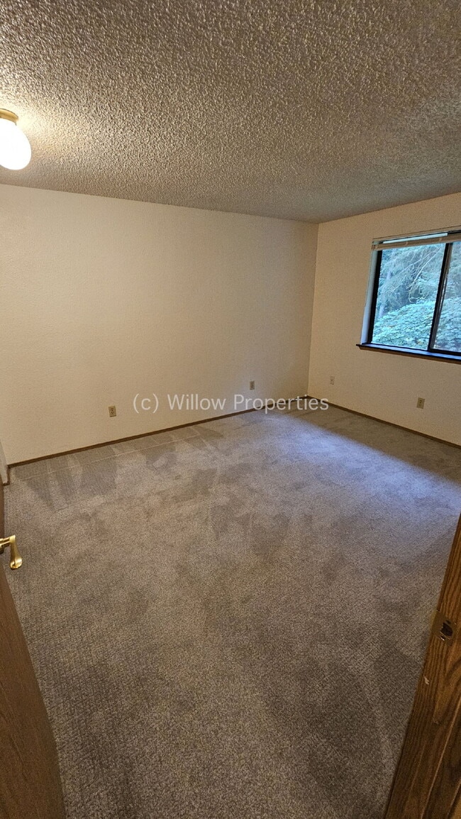 Building Photo - Two bedroom Puyallup Duplex