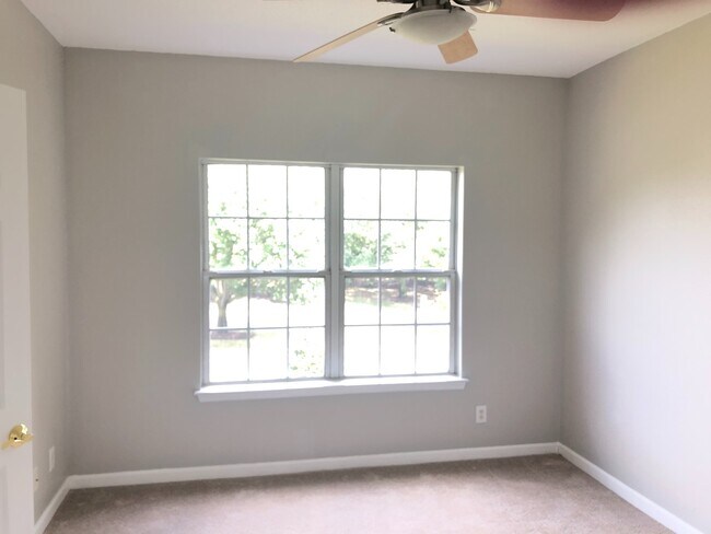 Building Photo - Links one bedroom Condo in Glen Allen