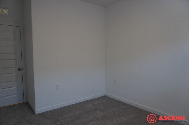 Building Photo - 8206 Wandesford Dr