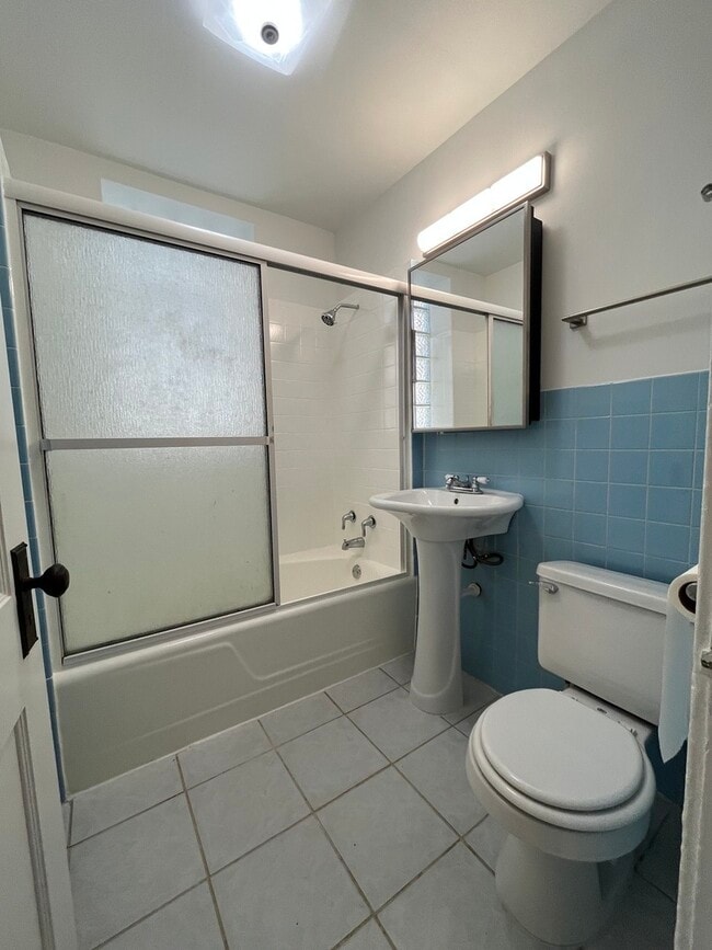 Building Photo - 3513 W Evergreen Ave