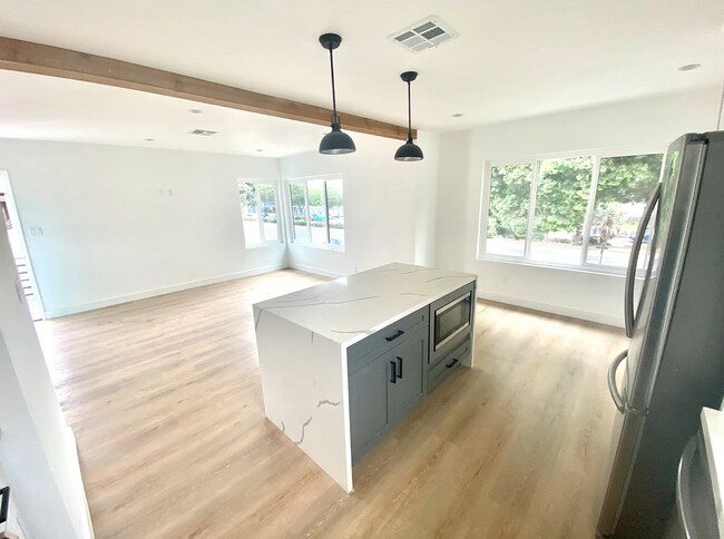 Building Photo - 13053 Venice Blvd