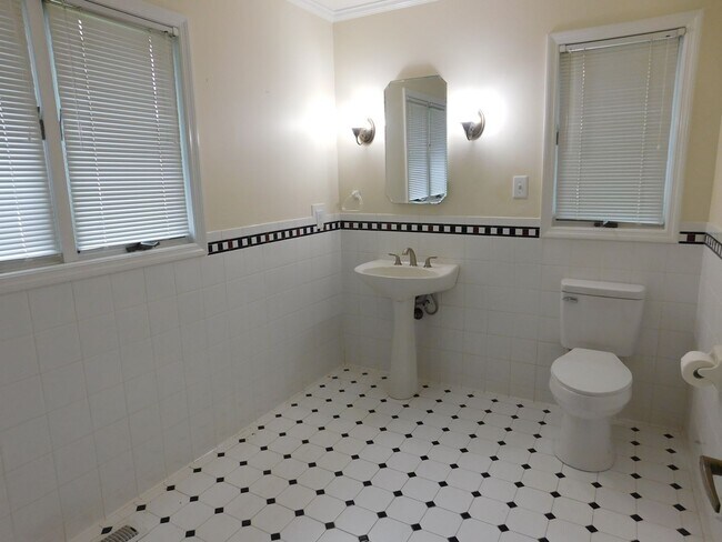 Building Photo - 914 Muirfield Pl