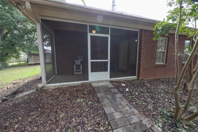 Building Photo - 106 Sweet Meadow Ct