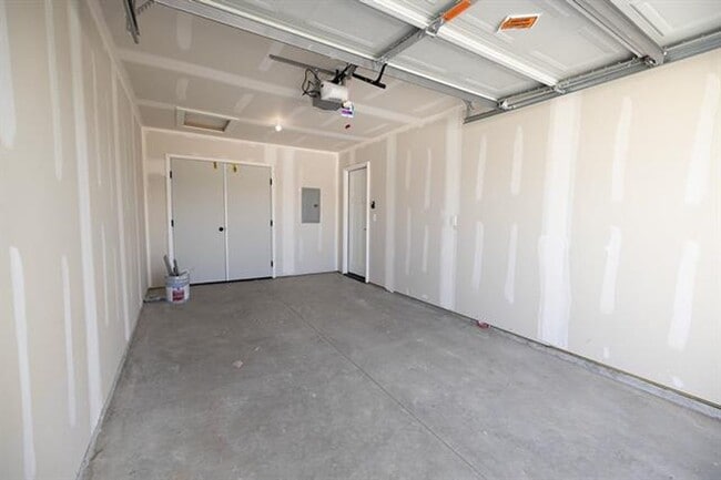 Building Photo - 542-544 W 50th Ct S