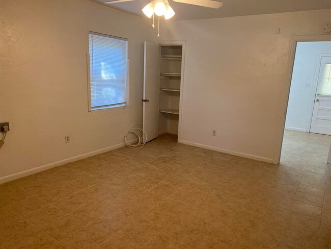 Building Photo - 873 Campus Cir