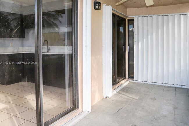 Building Photo - 1080 N Franklin Ave