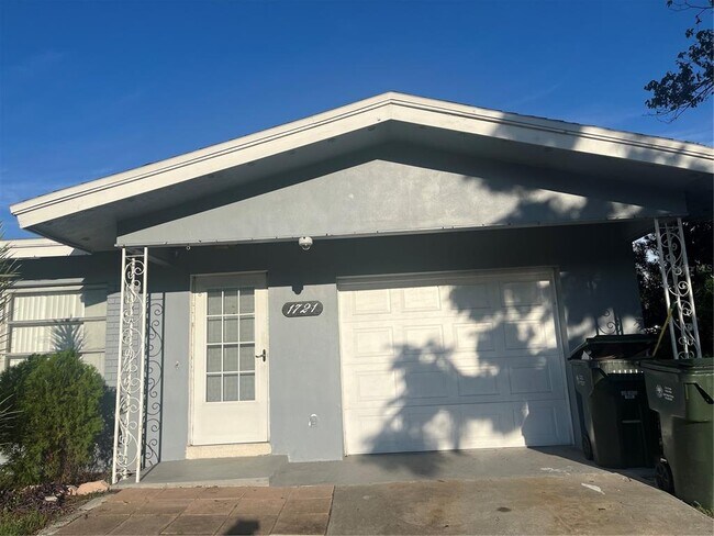 Building Photo - 1721 Eaton Dr