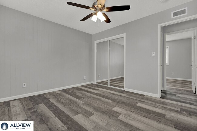 Building Photo - Serra Mesa 3 Bedroom Home with Private Yard & Oversized 2-Car Garage