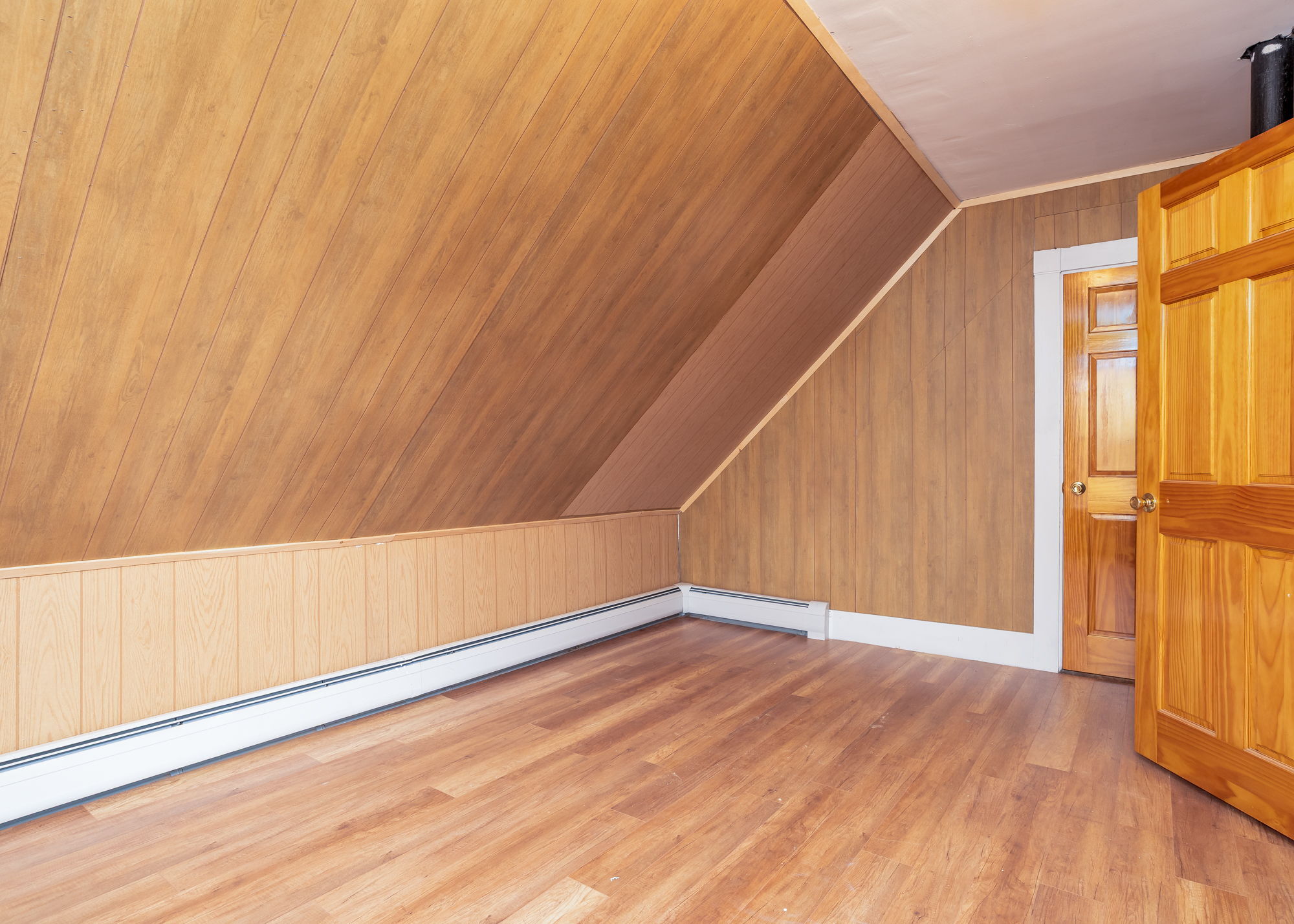 Building Photo - 18 College St