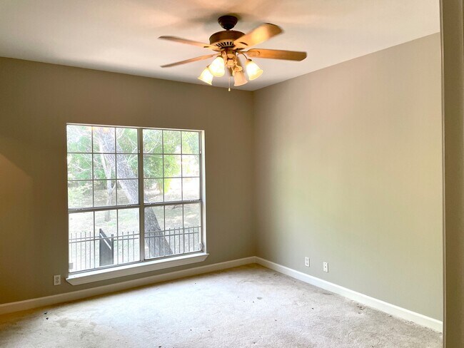 Building Photo - 104 Bermuda Dr