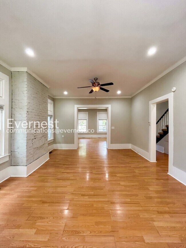 Building Photo - 3 Bed, 2.5 Bath Home with Fenced Yard / Pet-Friendly / Available Now!