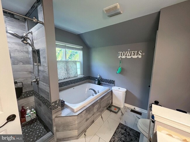 Building Photo - 144 Edgar Rd