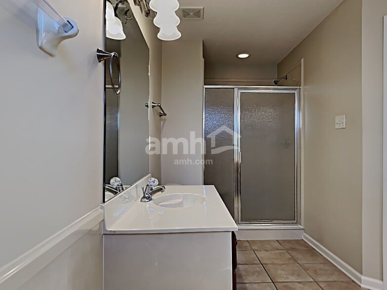 Building Photo - 1027 Stable Run Dr