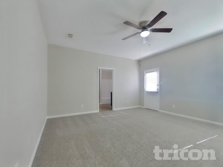 Building Photo - 2055 Sweet Lilac Dr