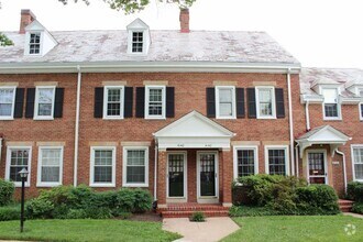 Building Photo - Gorgeous 2 Bed 2 Bath Brick Townhome in Be...