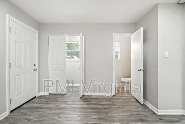 Building Photo - 5081 Holly Farms Dr