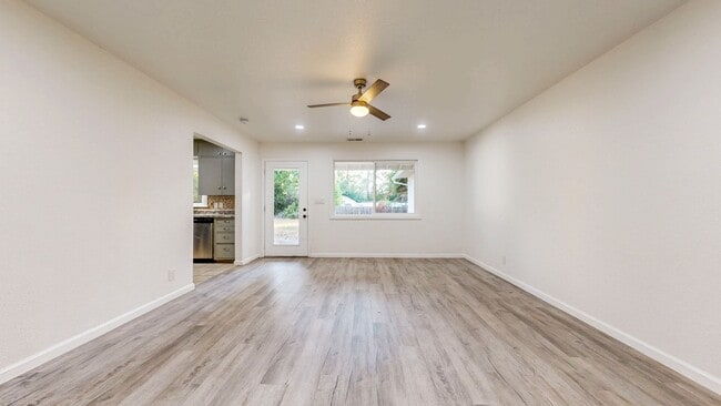Building Photo - Bright & Clean Single Level FIVE bedroom i...