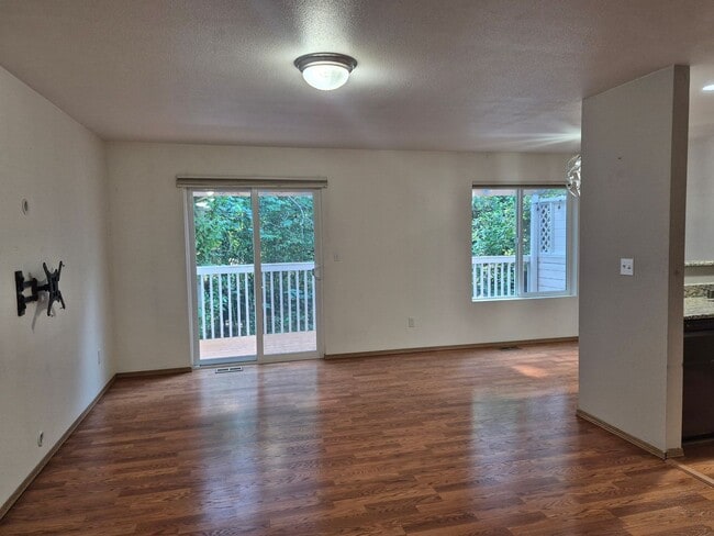 Building Photo - Cozy Yet Spacious Home For Rent!!