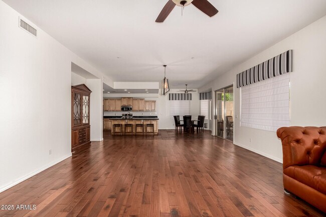 Building Photo - 10573 E Sheena Dr