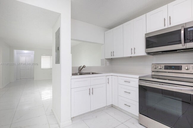 Building Photo - 6445 SW 130th Pl