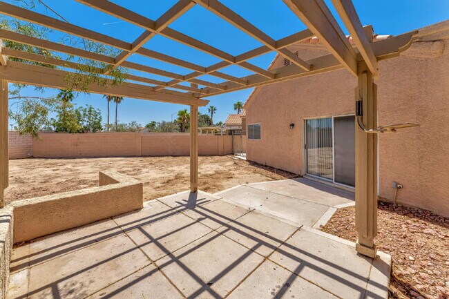 Building Photo - Single Story 3 bedroom and 2 bath home.
