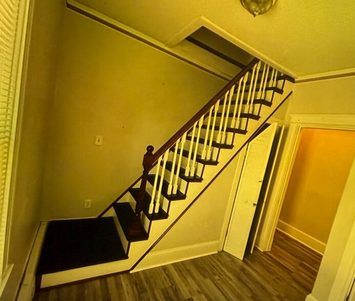 Building Photo - 7 Morton St