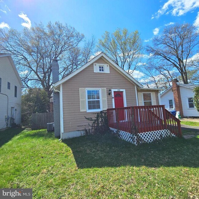 Building Photo - 2910 16th St S