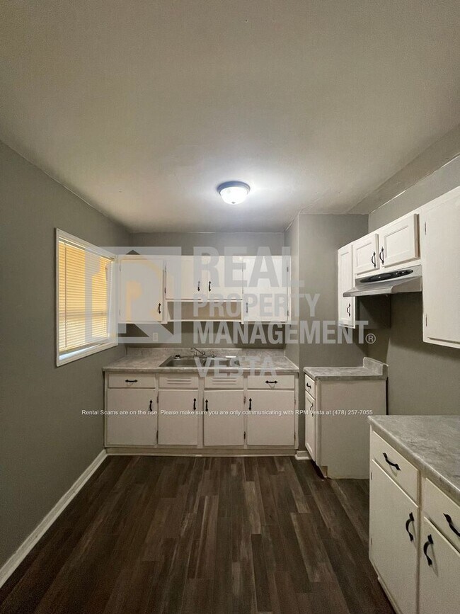 Building Photo - 2459 Vivian Dr