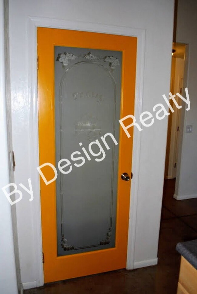 Building Photo - Mountain Ave 3 Bed 2 Bath Home - Contemporary Block Construction