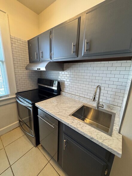 Building Photo - 616 SE 3rd St