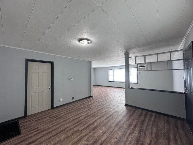 Building Photo - 1018 Chandler-