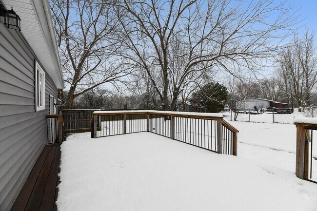 Building Photo - Community Park &amp; Midgard 3671