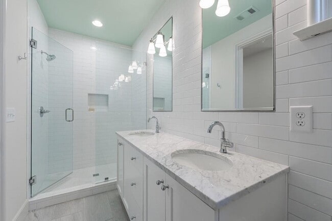 Building Photo - 81 Delmont Dr NE