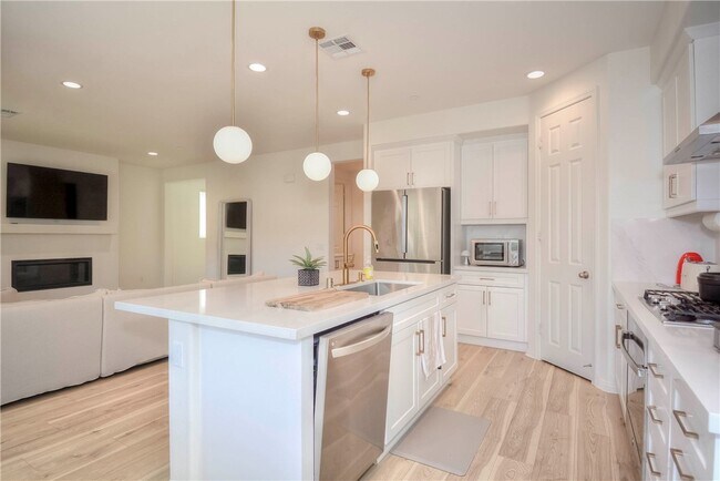 Building Photo - 24218 Hillcrest Dr