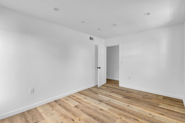 Building Photo - 1734 Carmona Ave