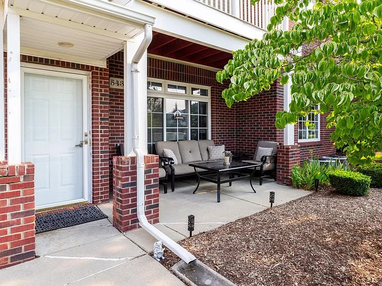 Building Photo - 5439 Twin Oaks Dr