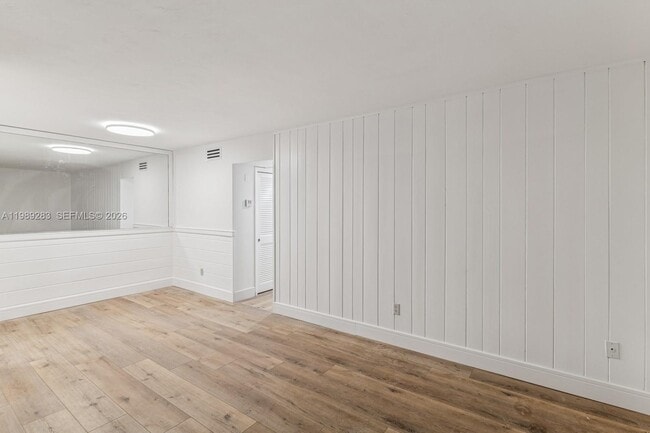 Building Photo - 255 Sunrise Dr