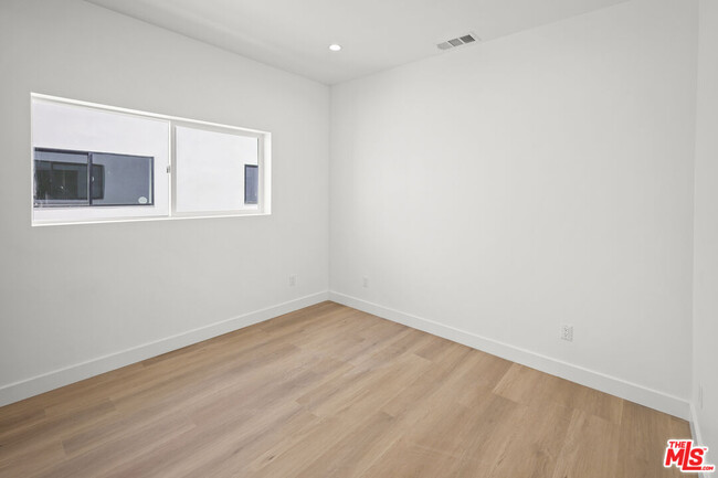 Building Photo - 11010 Hortense St