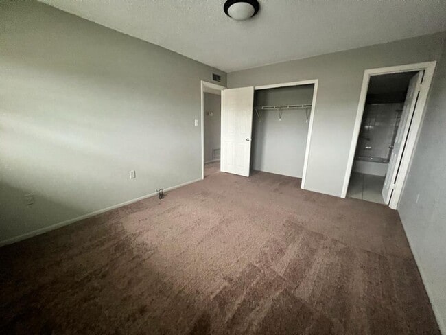 Building Photo - Spacious 3 Bed/2 Bath Condo on Las Palmas ...