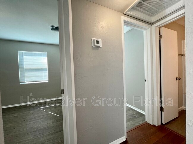 Building Photo - 10925 71st Ave
