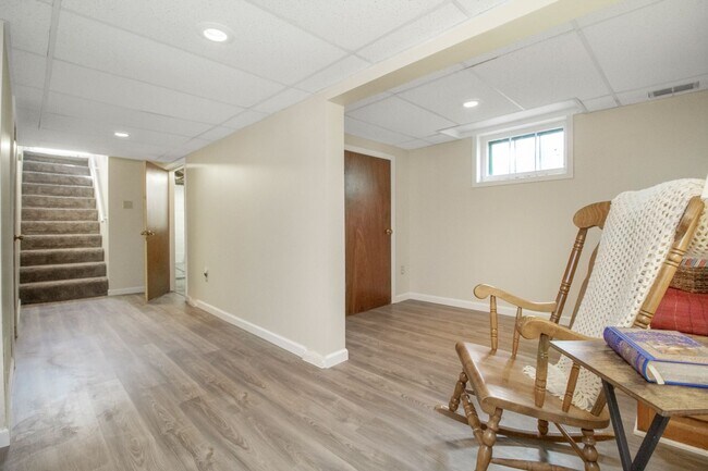 Building Photo - Wonderful 2 Bedroomed House in the heart of Saint Paul.