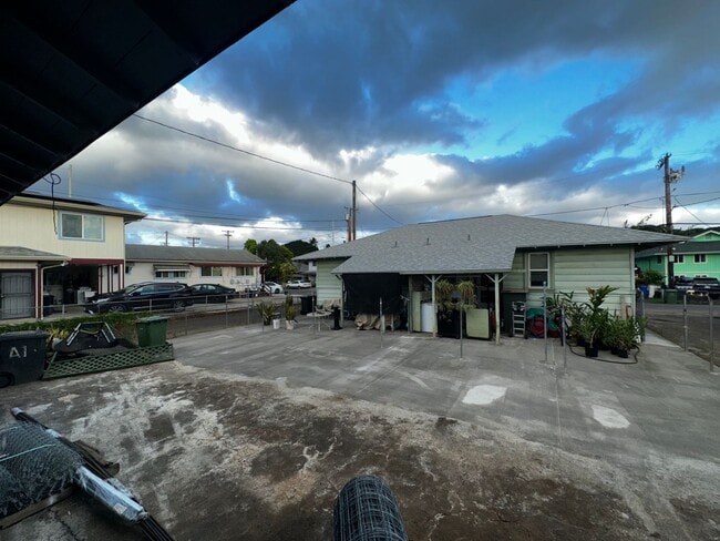 Building Photo - 1 bedroom duplex, fully renovated, 2 car parking