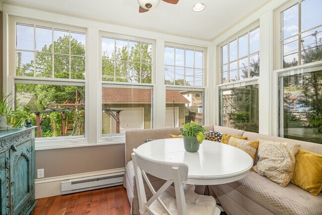 Building Photo - Spacious 4BR/2BA Single-Family Home in Mer...