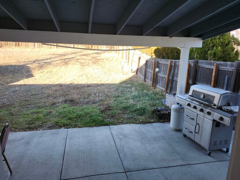 Gas grill and spacious backyard - 11461 W 107th Pl